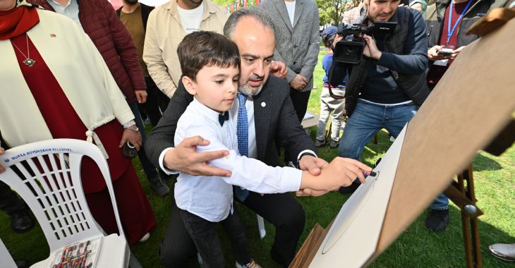 Çocuk Şenliği’nde çifte bayram coşkusu Çocuk Şenliği’nde çifte bayram coşkusu