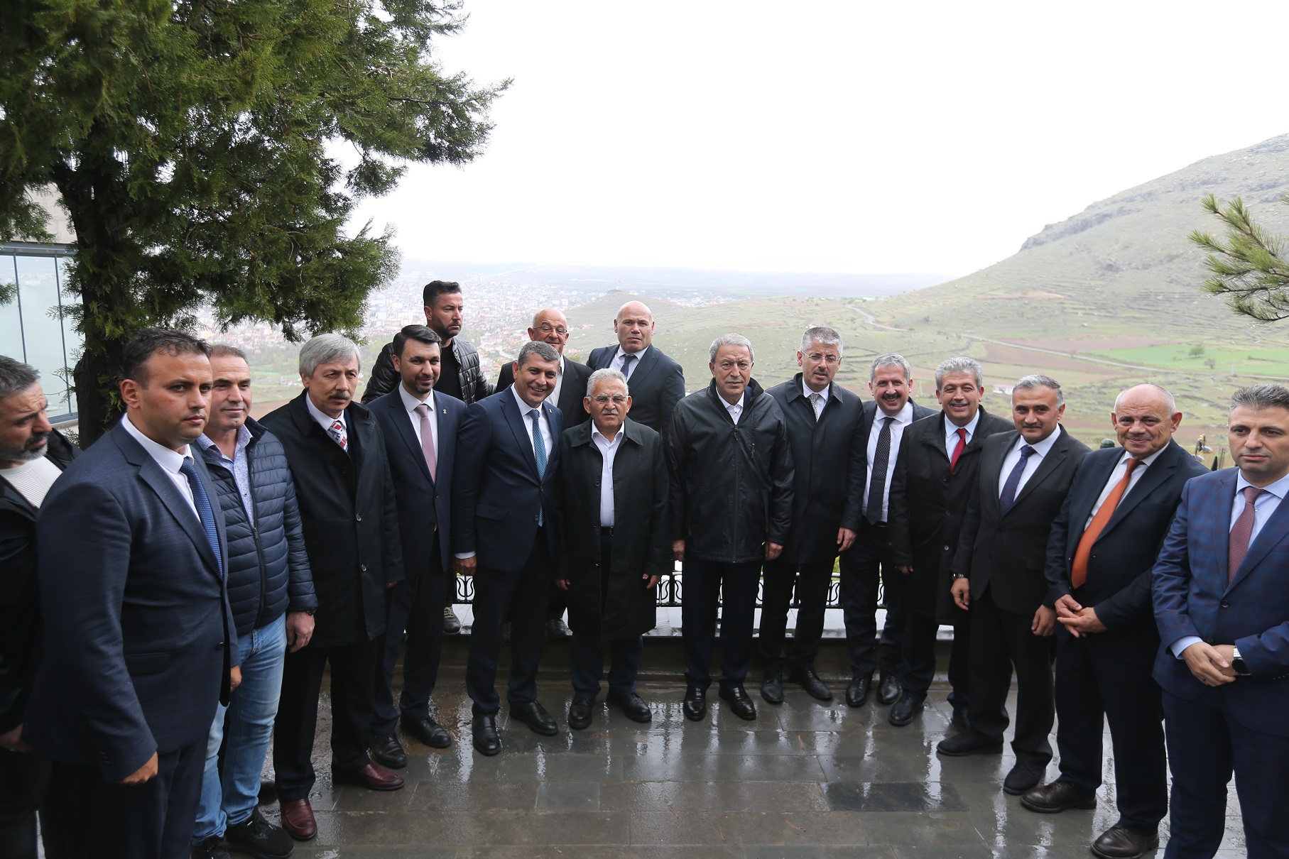 Bakan Akar ile Başkan Büyükkılıç, Yahyalı ve Develi’de Müjdelerle Gönülleri Fethetti Bakan Akar ile Başkan Büyükkılıç, Yahyalı ve Develi’de Müjdelerle Gönülleri Fethetti