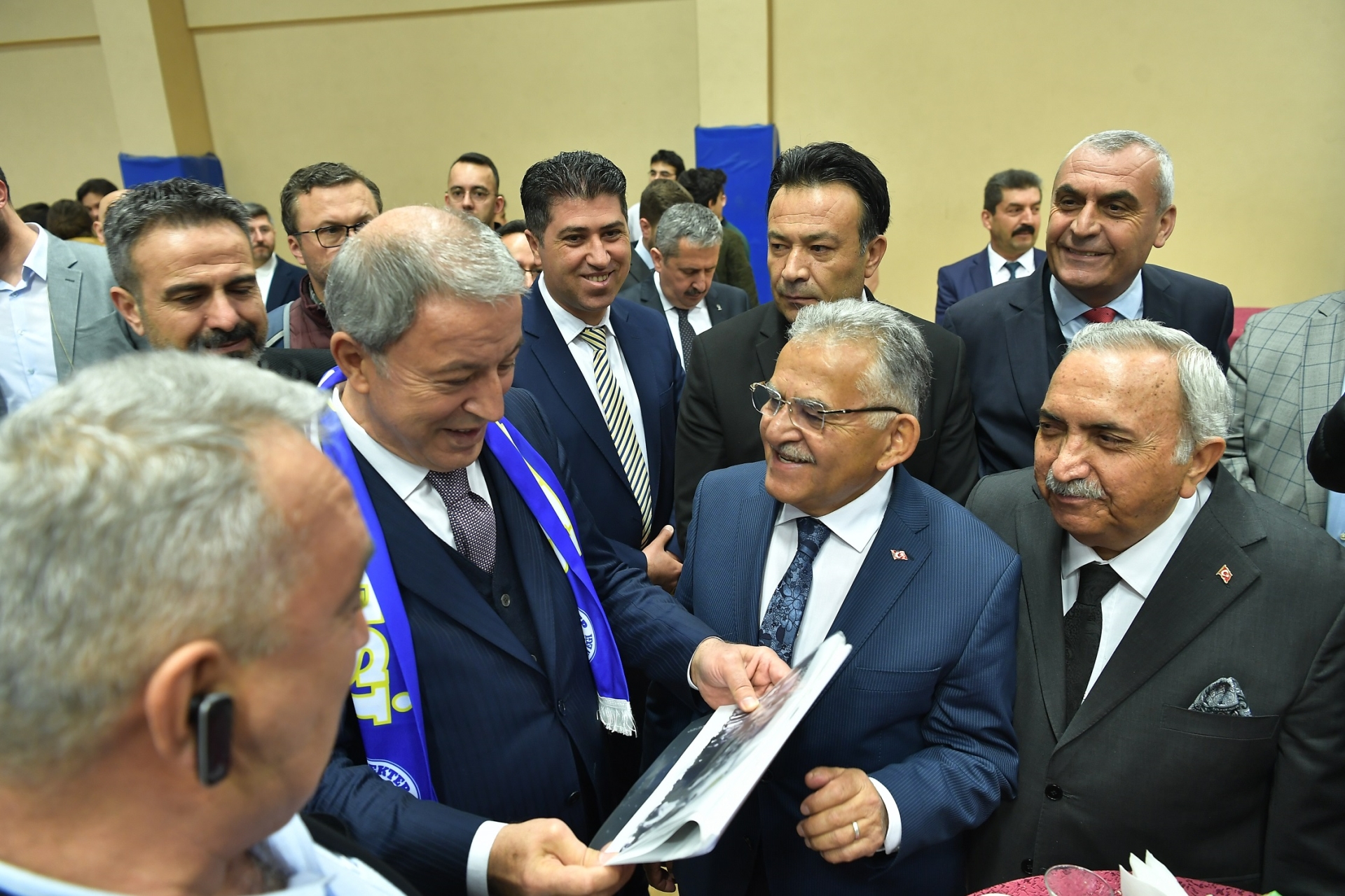 Bakan Akar ve Başkan Büyükkılıç Kayseri Lisesi Öğrencileriyle Buluştu Bakan Akar ve Başkan Büyükkılıç Kayseri Lisesi Öğrencileriyle Buluştu