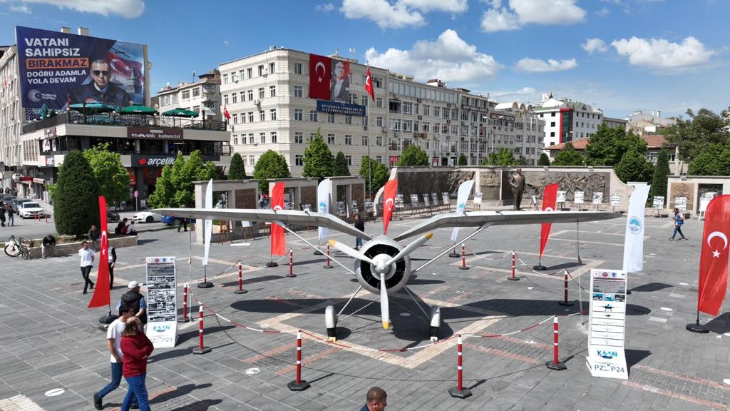 Kayseri Tayyare Fabrikası’nda Üretilen İlk P-24A Uçağı Meydanda Sergileniyor Kayseri Tayyare Fabrikası’nda Üretilen İlk P-24A Uçağı Meydanda Sergileniyor