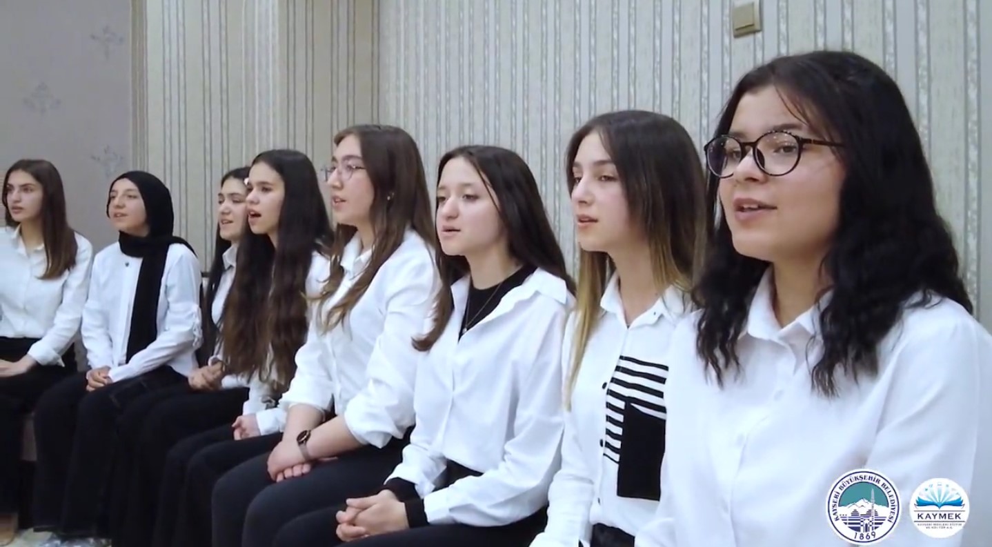 Büyükşehir Kaymek Gençlik Korosu'ndan Anneler Günü Sürprizi Büyükşehir Kaymek Gençlik Korosu'ndan Anneler Günü Sürprizi