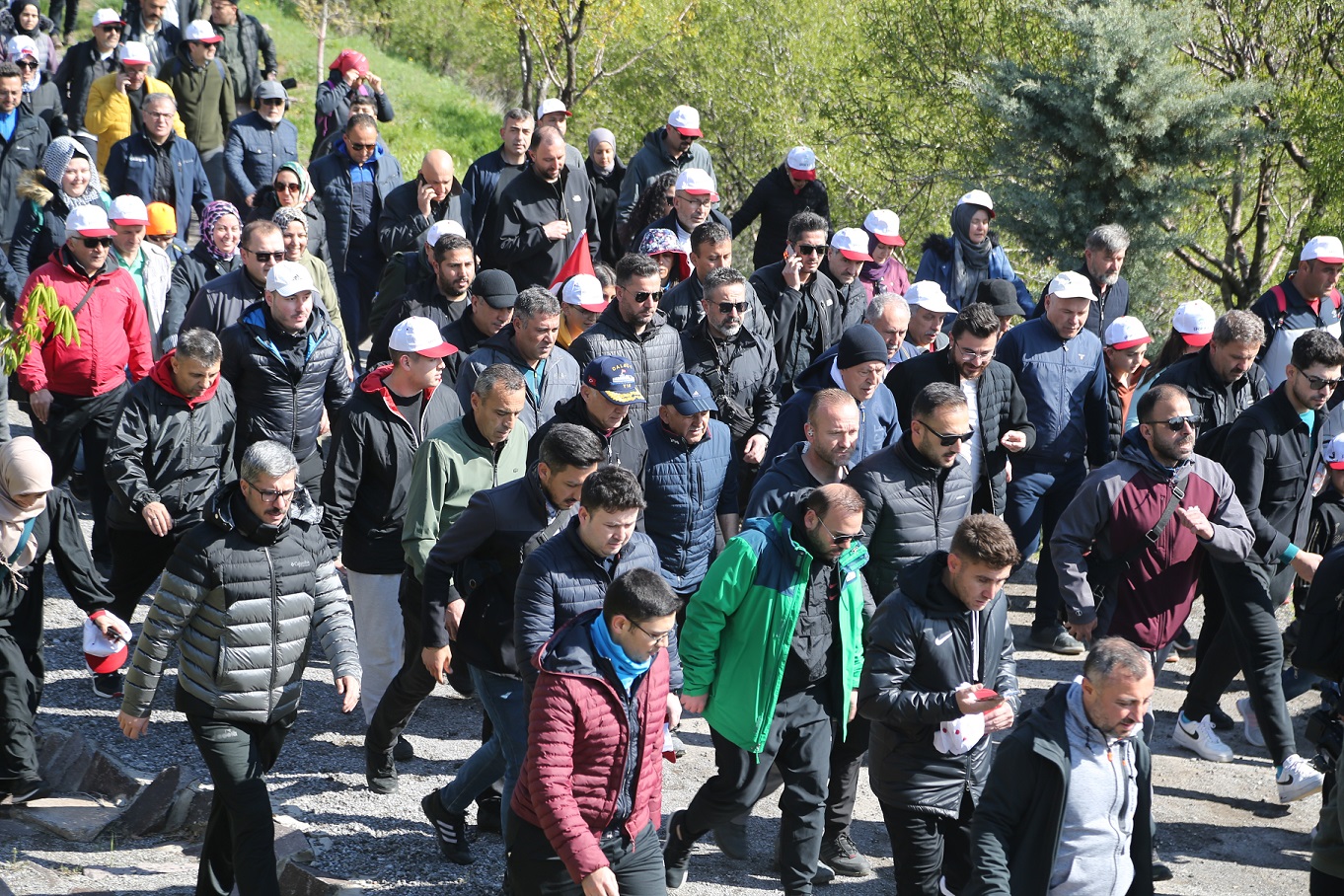 Bakan Akar ve Başkan Büyükkılıç, Kayserililerle Doğa Yürüyüşü Yaptı, Fidan Dikti Bakan Akar ve Başkan Büyükkılıç, Kayserililerle Doğa Yürüyüşü Yaptı, Fidan Dikti