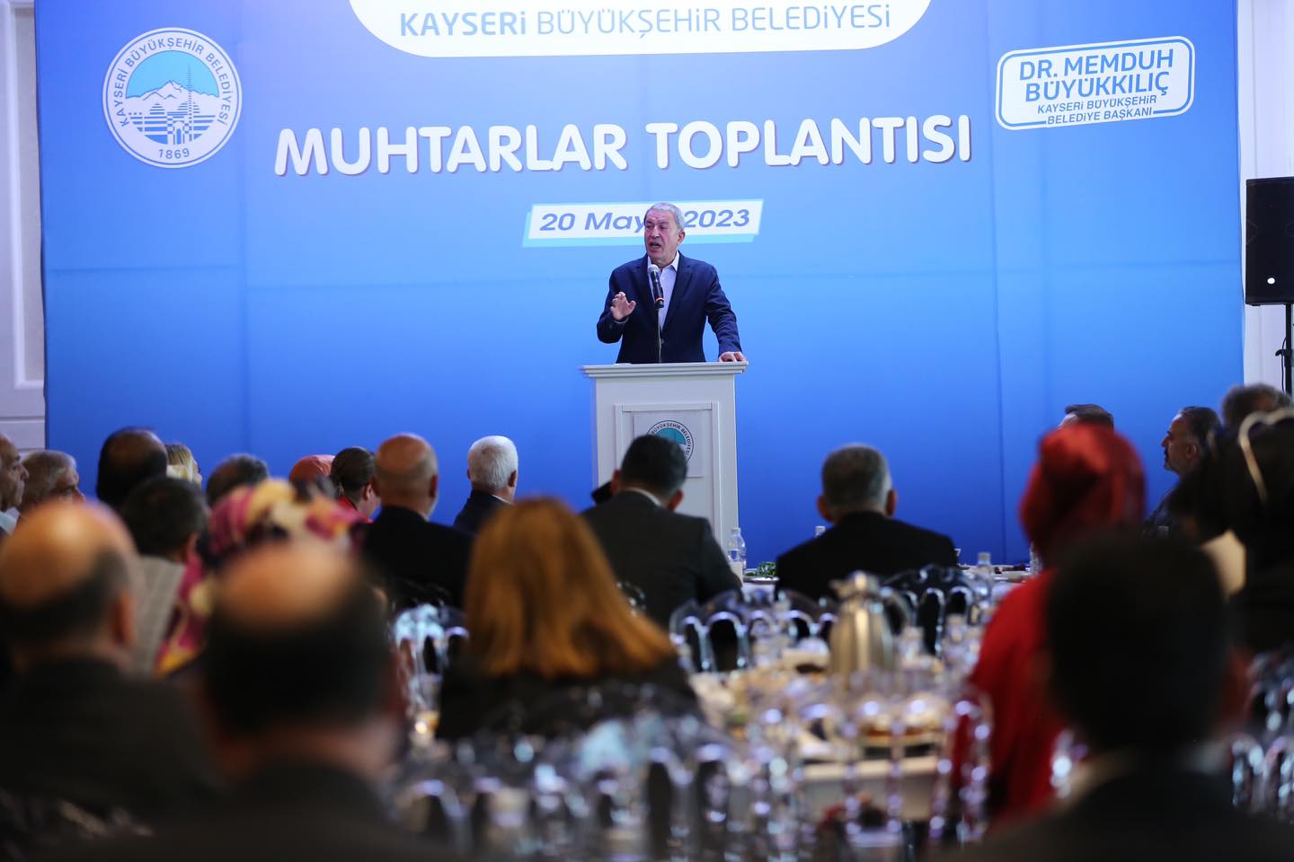 Bakan Akar ve Başkan Büyükkılıç Muhtarlarla Buluştu Bakan Akar ve Başkan Büyükkılıç Muhtarlarla Buluştu