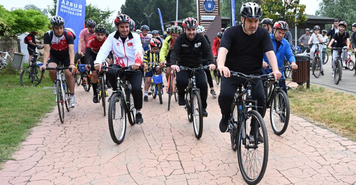 Dünya Bisiklet Günü’nde pedal çevirdiler Dünya Bisiklet Günü’nde pedal çevirdiler