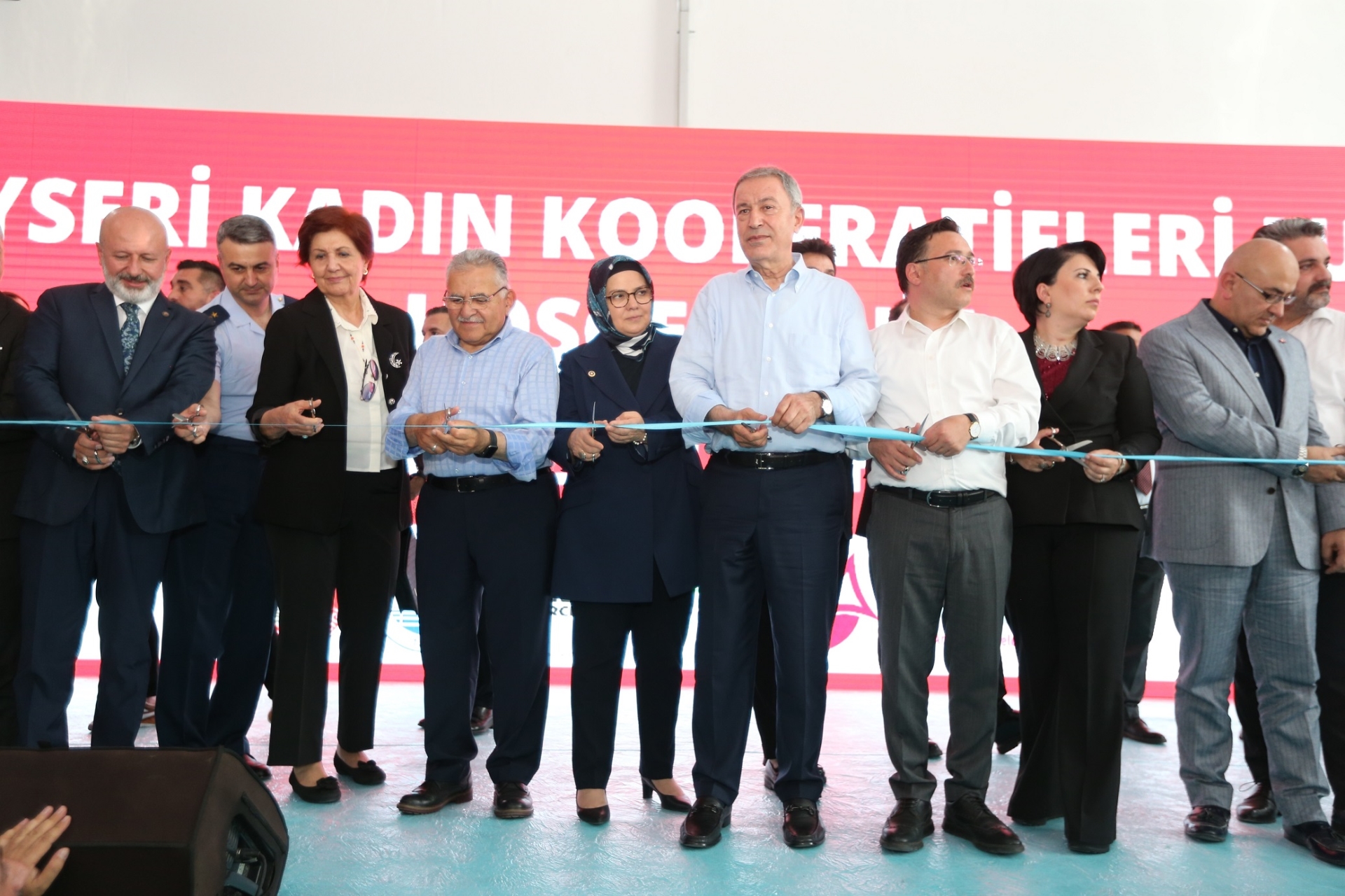 Büyükşehir ve Valilik İş Birliğinde Kayseri Kadın Kooperatifleri Fuarı’na Muhteşem Açılış Büyükşehir ve Valilik İş Birliğinde Kayseri Kadın Kooperatifleri Fuarı’na Muhteşem Açılış