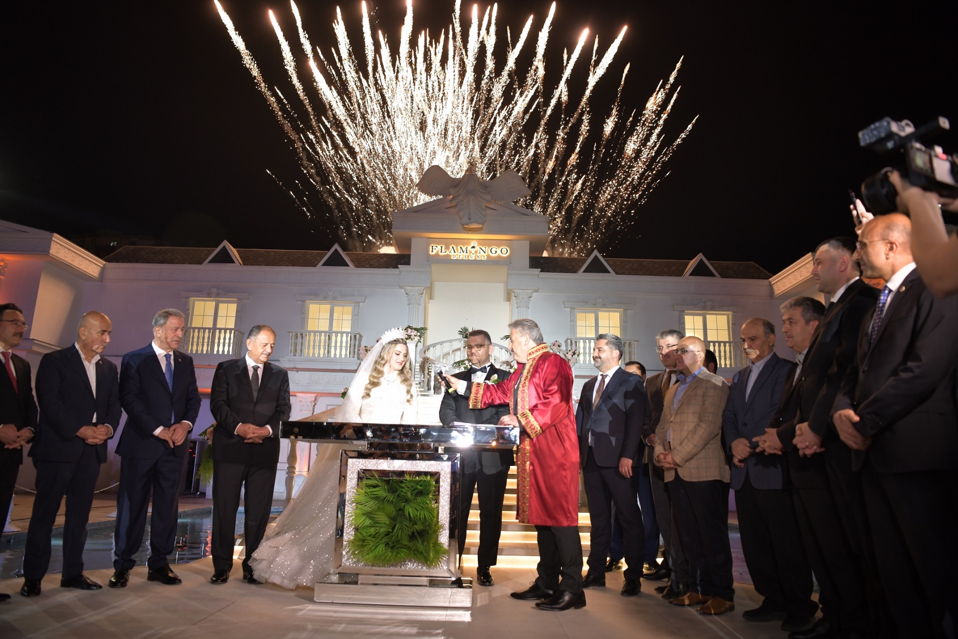 Büyükkılıç Ailesinin Mutlu Günü Büyükkılıç Ailesinin Mutlu Günü