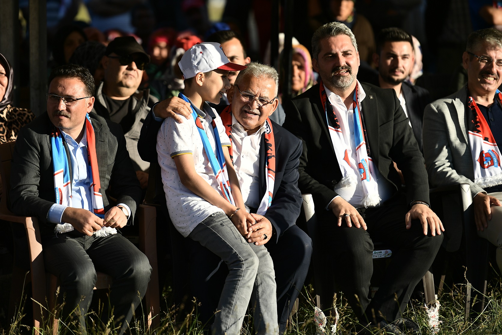 Vali Çiçek ve Başkan Büyükkılıç, Akkışla Yoğurt ve Kilim Festivali’nde Vatandaşla Buluştu Vali Çiçek ve Başkan Büyükkılıç, Akkışla Yoğurt ve Kilim Festivali’nde Vatandaşla Buluştu