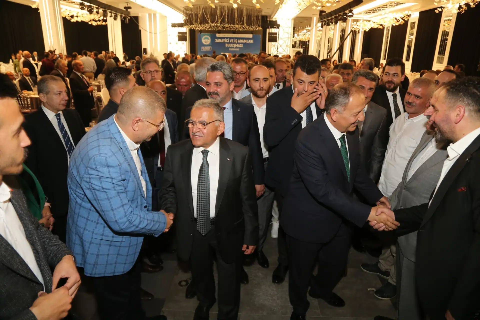 Büyükşehir’den Sanayici ve İş Adamları Buluşması Büyükşehir’den Sanayici ve İş Adamları Buluşması