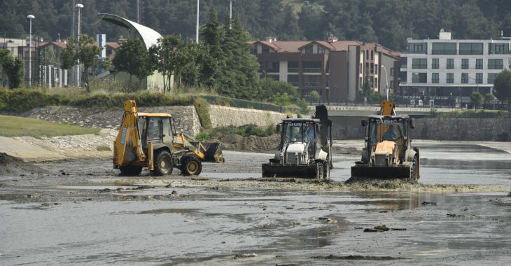 Hüdavendigar'da dere temizliği Hüdavendigar'da dere temizliği