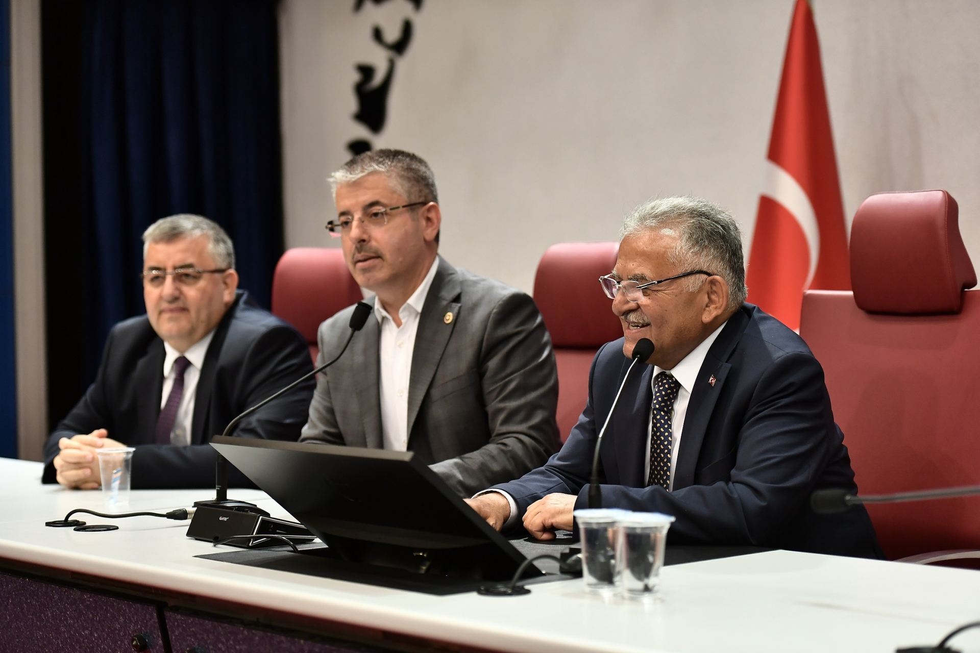 Başkan Büyükkılıç, Belediye Personeliyle Bayramlaştı Başkan Büyükkılıç, Belediye Personeliyle Bayramlaştı