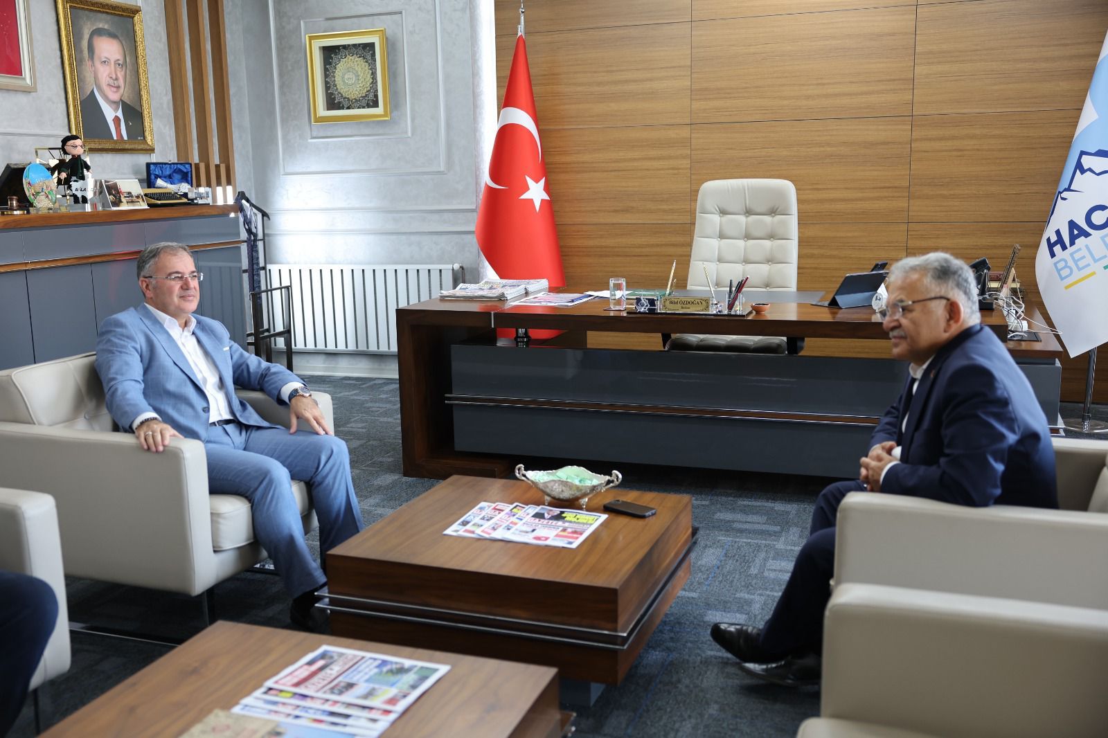 Başkan Büyükkılıç’tan Hacılar Belediye Başkanı Özdoğan’a Ziyaret Başkan Büyükkılıç’tan Hacılar Belediye Başkanı Özdoğan’a Ziyaret