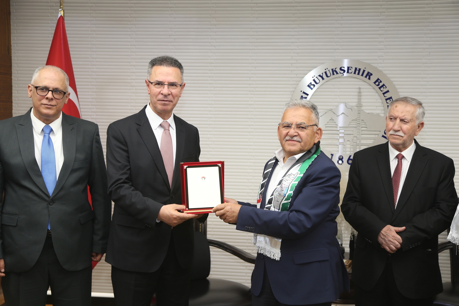 Filistin Büyükelçisi’nden Başkan Büyükkılıç’a Ziyaret Filistin Büyükelçisi’nden Başkan Büyükkılıç’a Ziyaret