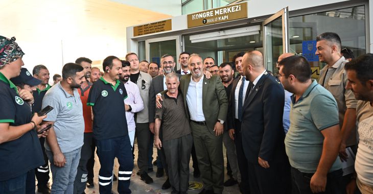 Büyükşehir personelinde yüzler gülüyor Büyükşehir personelinde yüzler gülüyor