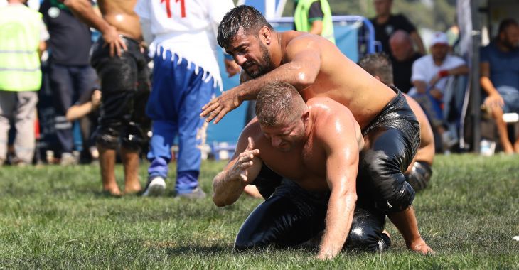Pehlivanlar er meydanına çıktı Pehlivanlar er meydanına çıktı
