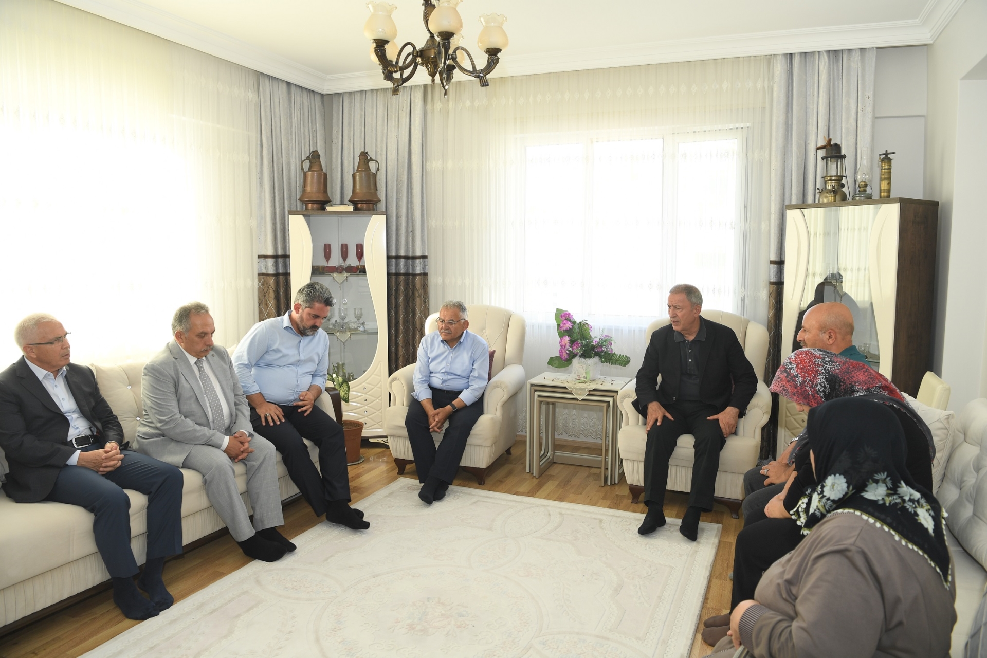 Akar ve Büyükkılıç’tan Şehit Eraslan’ın Ailesine Taziye Ziyareti Akar ve Büyükkılıç’tan Şehit Eraslan’ın Ailesine Taziye Ziyareti