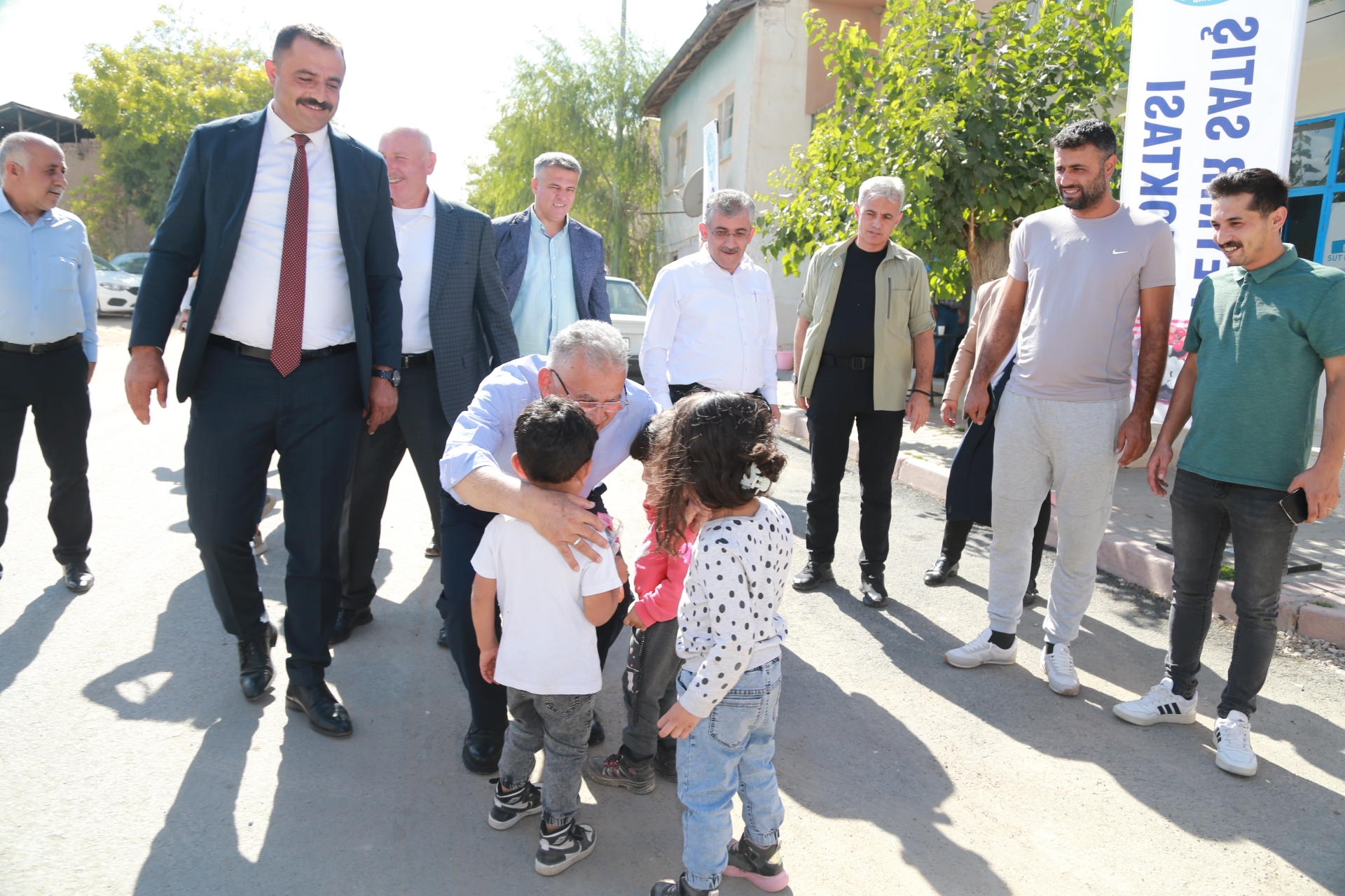 Başkan Büyükkılıç’tan Sarıoğlan ve Akkışla Çıkarması Başkan Büyükkılıç’tan Sarıoğlan ve Akkışla Çıkarması