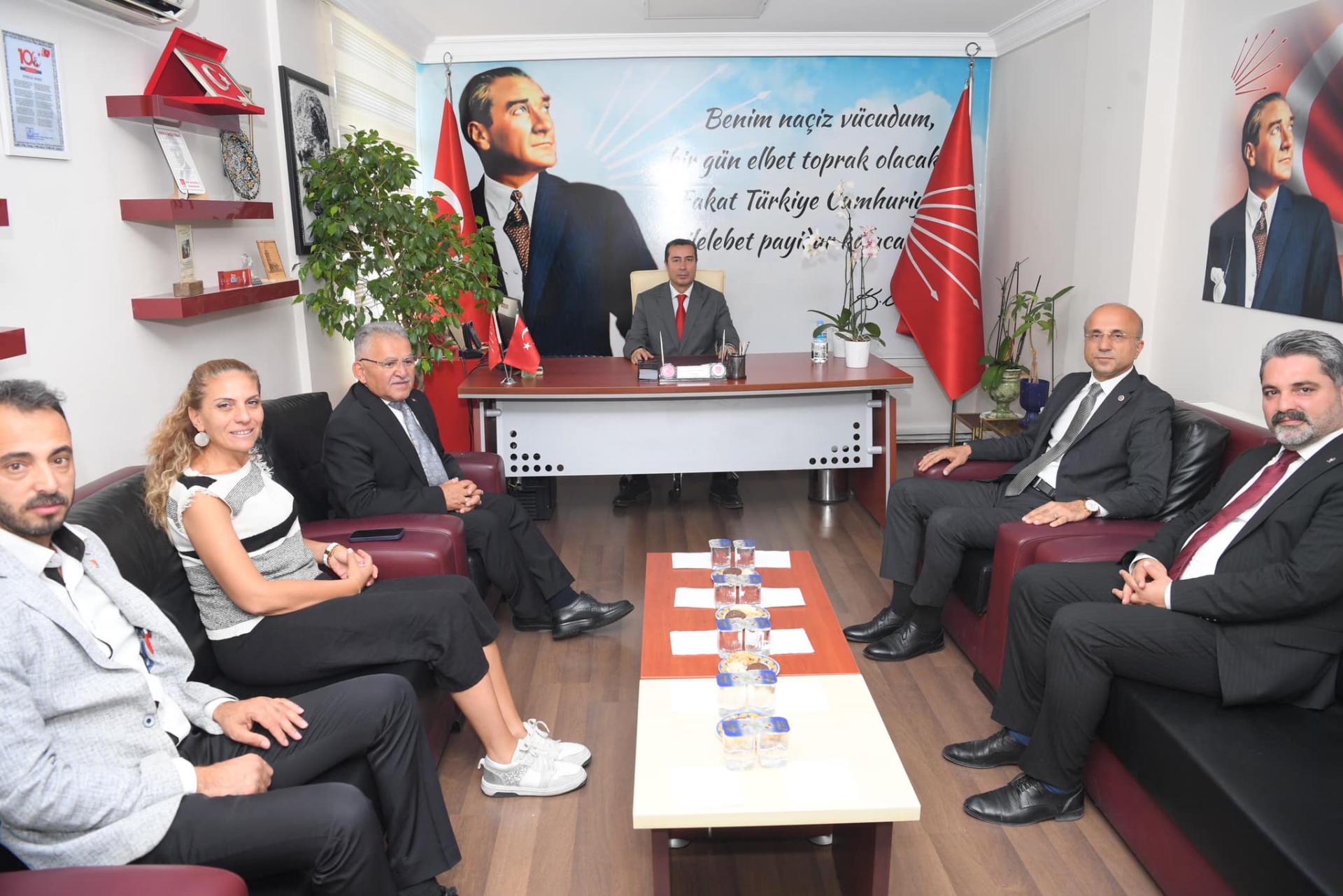 Başkan Büyükkılıç’tan CHP ve İYİ Parti'ye Nezaket Ziyareti Başkan Büyükkılıç’tan CHP ve İYİ Parti'ye Nezaket Ziyareti