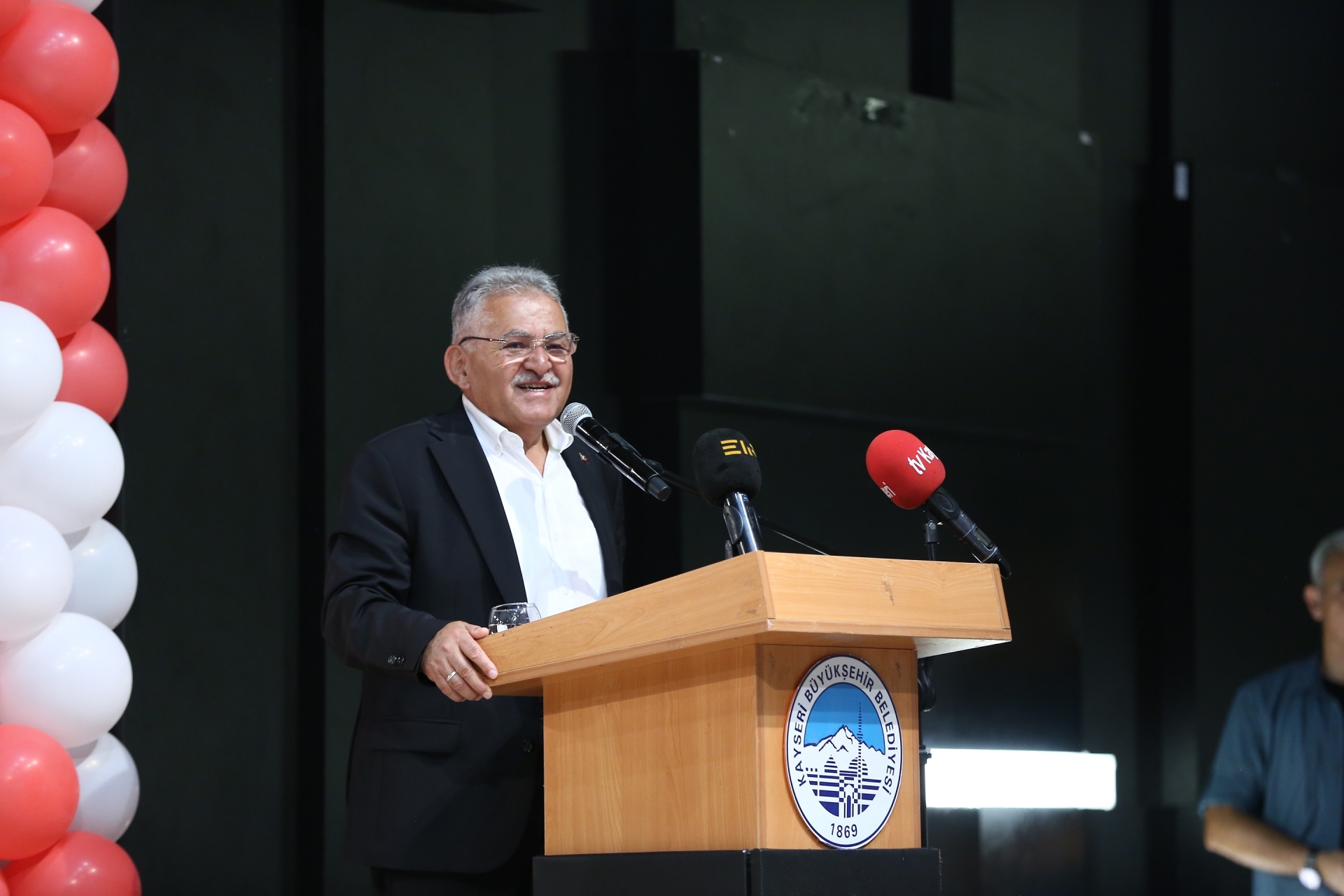 Başkan Büyükkılıç’tan Konservatuar’ın Coşkulu Kapanışına Özel Türkü Başkan Büyükkılıç’tan Konservatuar’ın Coşkulu Kapanışına Özel Türkü