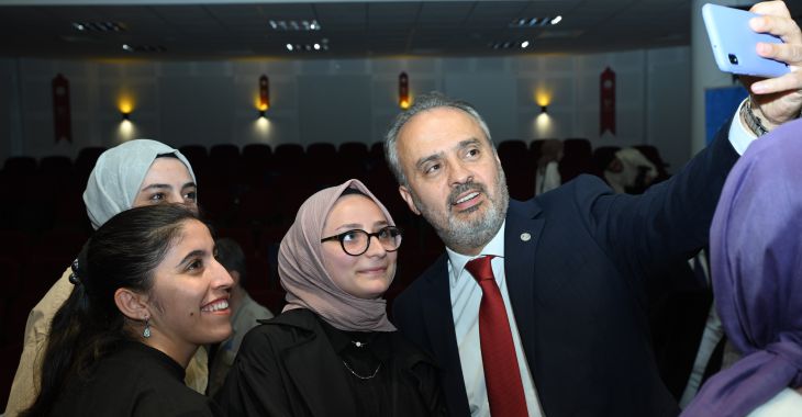 Başkan Aktaş, gençlerle tecrübelerini paylaştı Başkan Aktaş, gençlerle tecrübelerini paylaştı