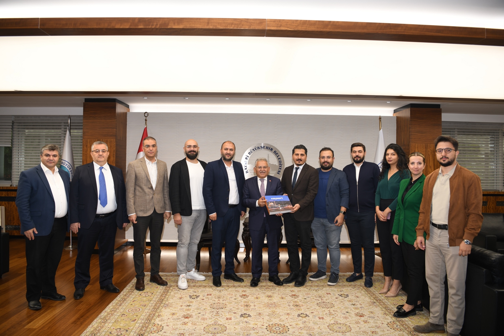 Mimarlar Odası Kayseri Şubesi’nden Başkan Büyükkılıç’a Ziyaret Mimarlar Odası Kayseri Şubesi’nden Başkan Büyükkılıç’a Ziyaret