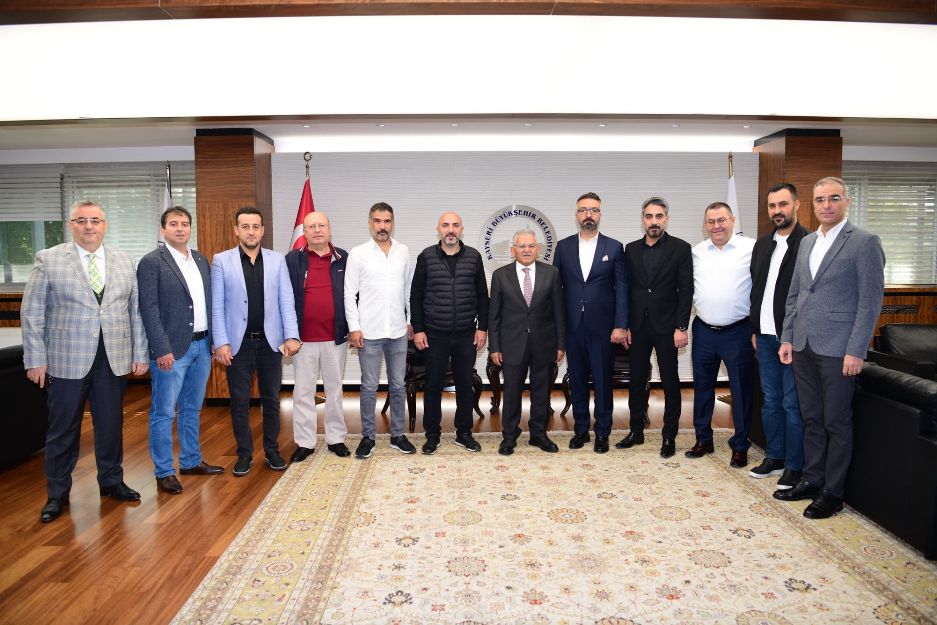 Başkan Büyükkılıç’a Kayseri Anadolu Oto Galericiler Sitesi Yönetiminden Ziyaret Başkan Büyükkılıç’a Kayseri Anadolu Oto Galericiler Sitesi Yönetiminden Ziyaret