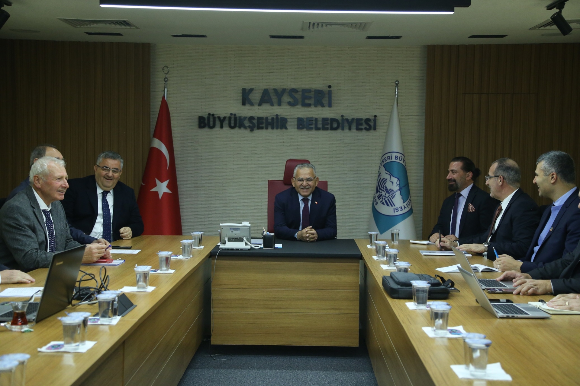 İslam Kalkınma Bankası Direktörü Ve İller Bankası Yöneticilerinden Başkan Büyükkılıç’a Ziyaret İslam Kalkınma Bankası Direktörü Ve İller Bankası Yöneticilerinden Başkan Büyükkılıç’a Ziyaret
