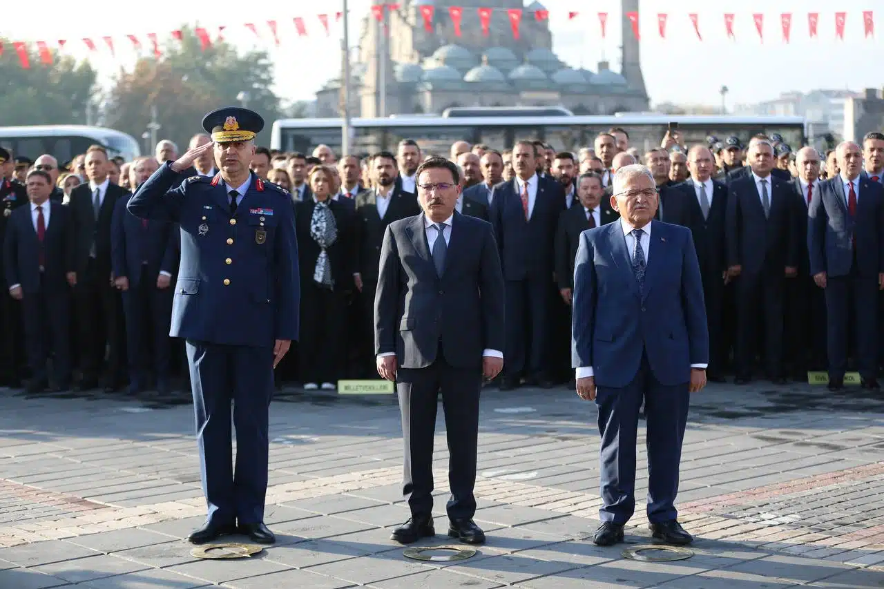 Cumhuriyet’in 100’üncü Yılında Gazi Mustafa Kemal Atatürk Anıldı Cumhuriyet’in 100’üncü Yılında Gazi Mustafa Kemal Atatürk Anıldı