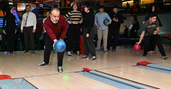 Liseliler bowlingle stres atıyor Liseliler bowlingle stres atıyor