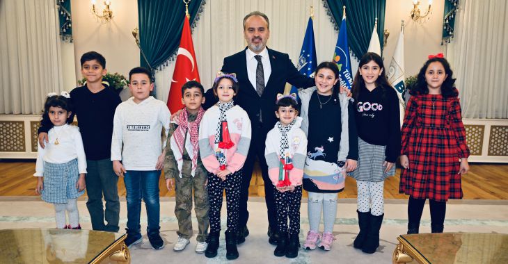 Filistinli çocuklardan Başkan Aktaş’a ziyaret Filistinli çocuklardan Başkan Aktaş’a ziyaret